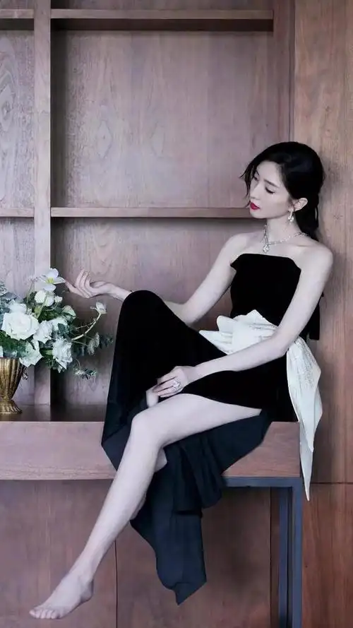 33岁江疏影依旧美丽动人(集容貌身材才华于一身的江疏影)(3)