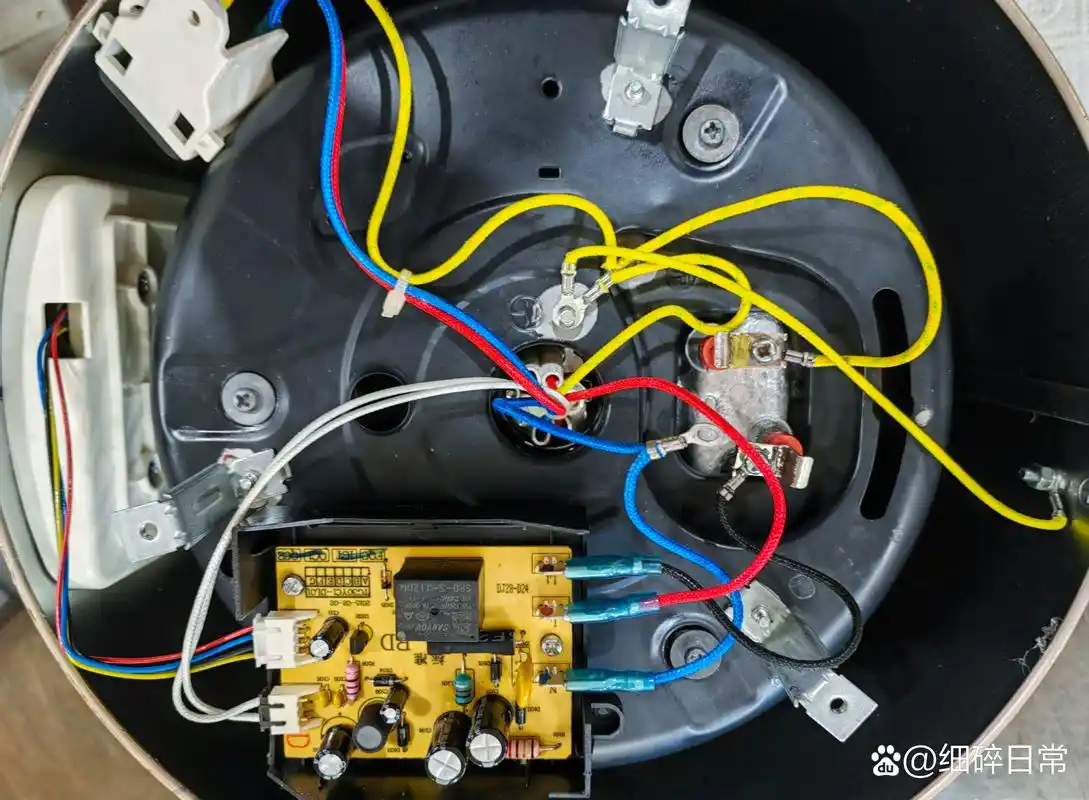 … 这几天小区频繁停电,今早电饭煲突然不工作