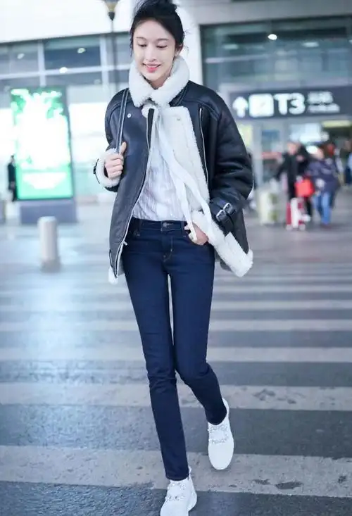 又到穿牛仔裤的季节跟着女明星穿这三种裤子低调却很时髦