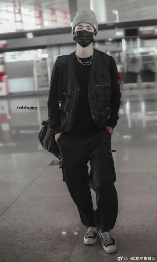 战山为王流浪营超话    "一博!"  "王一博!