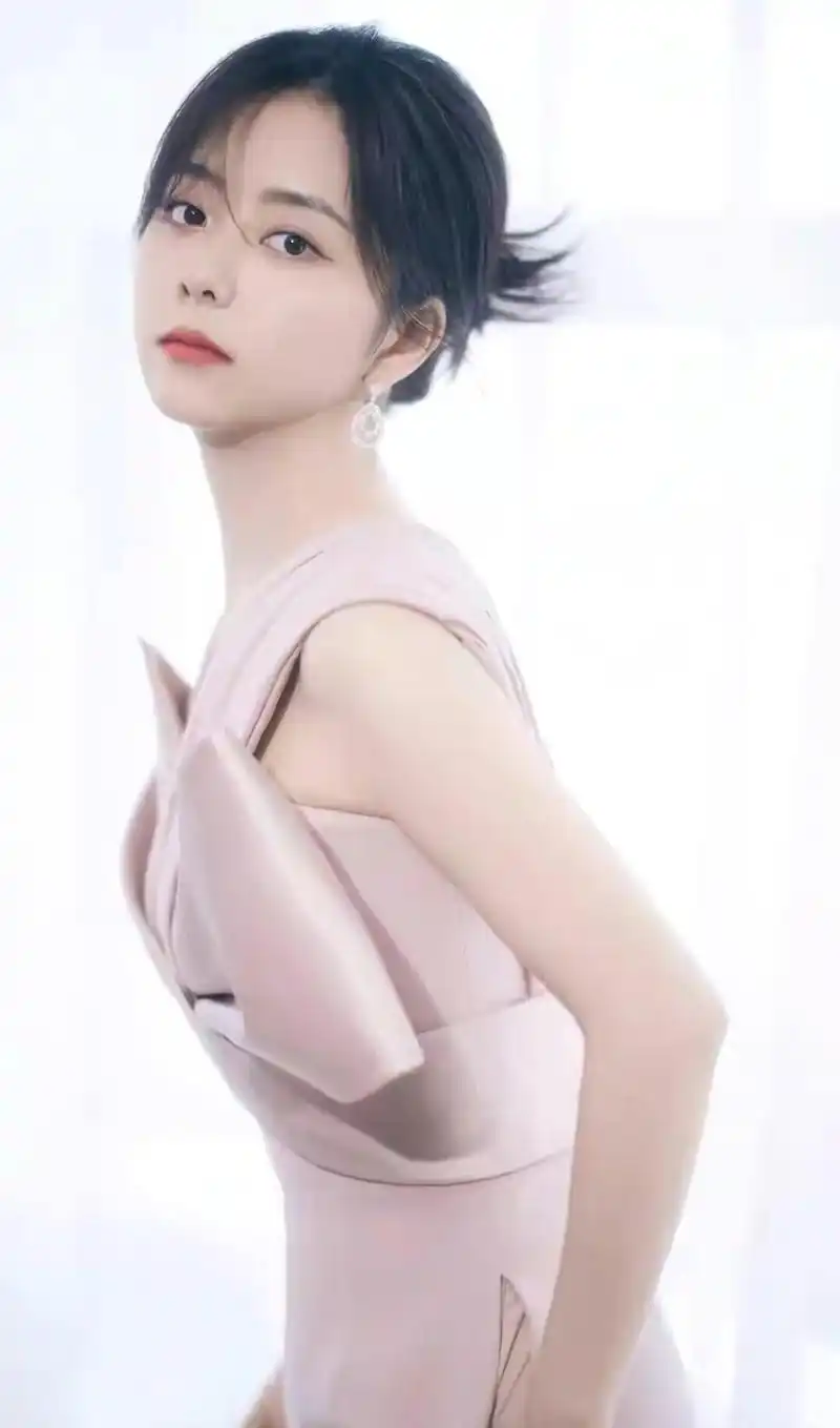 谭松韵,迷人的娃娃脸,甜美可爱