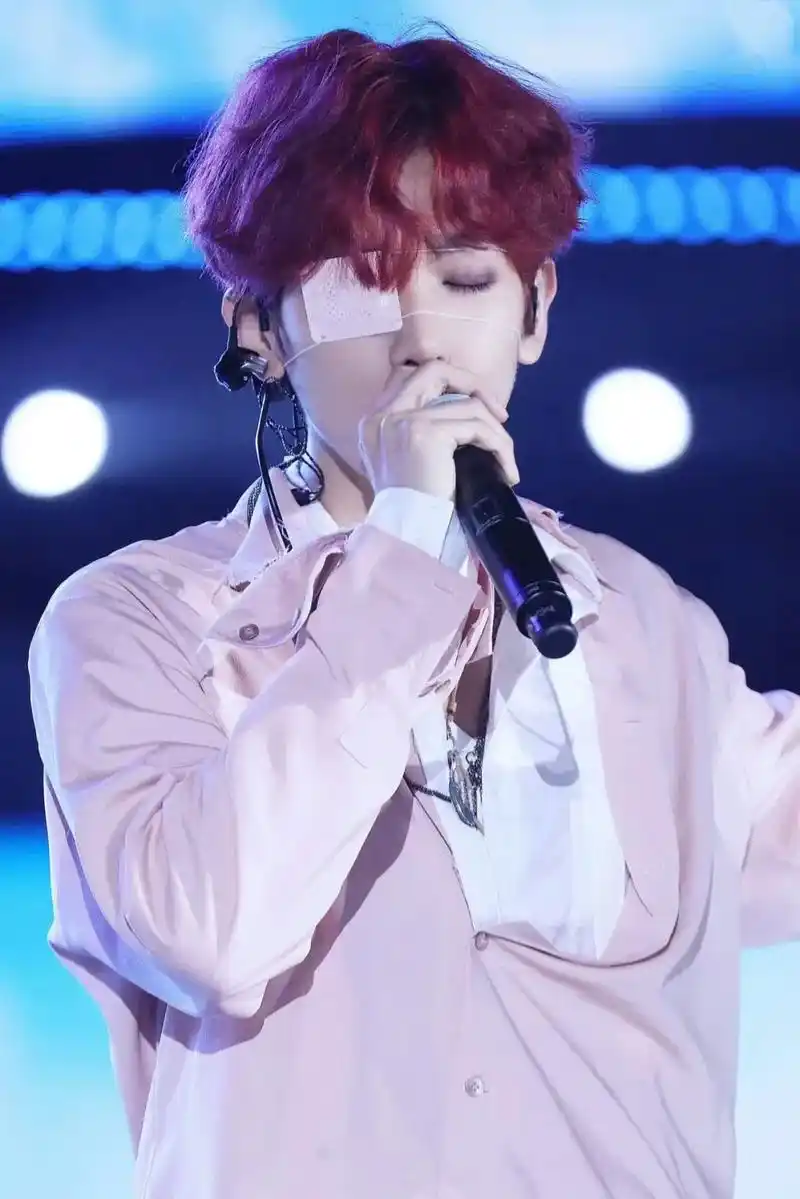 戴着医用眼罩的伯贤真的鲨疯了#边伯贤 #伯贤 - 抖音