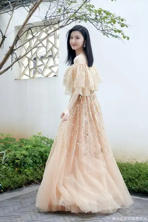 景甜美拉德流光裙##第十届丝绸之路国际电影节