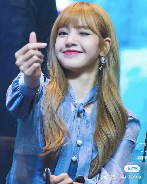 羊藏屁lisa的花式比心