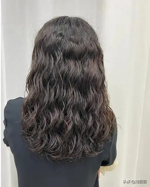 短发烫发图片小卷洋气(要想发型美) - 赤虎壹号