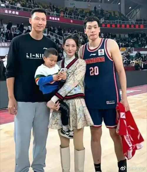 易建联再打一年,底薪续约广东男篮!球迷:招募沈梓捷吧