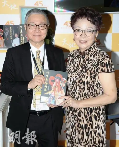 香江忆旧录未婚妻是椰汁女孩妈妈是邵氏大明星影视豪门