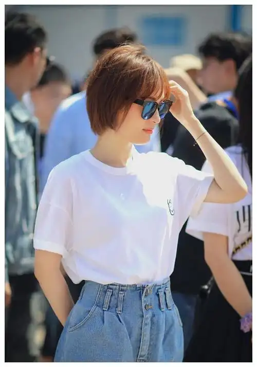 孙俪新剧造型曝光,齐耳短发体恤短裤,37岁"娘娘"美回少女