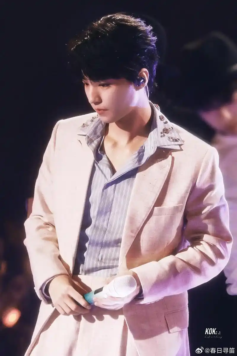 王俊凯江苏卫视跨年舞台 #王俊凯 #一眼沦陷 #王俊凯粉丝 - 兑趑