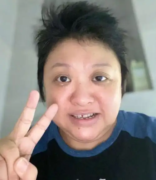 49岁韩红近照暴瘦到认不出!体型缩减一圈,网友:越来越像刘欢