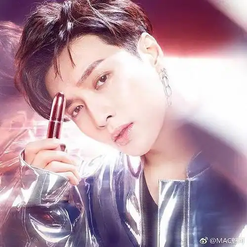 男明星代言口红 张艺兴