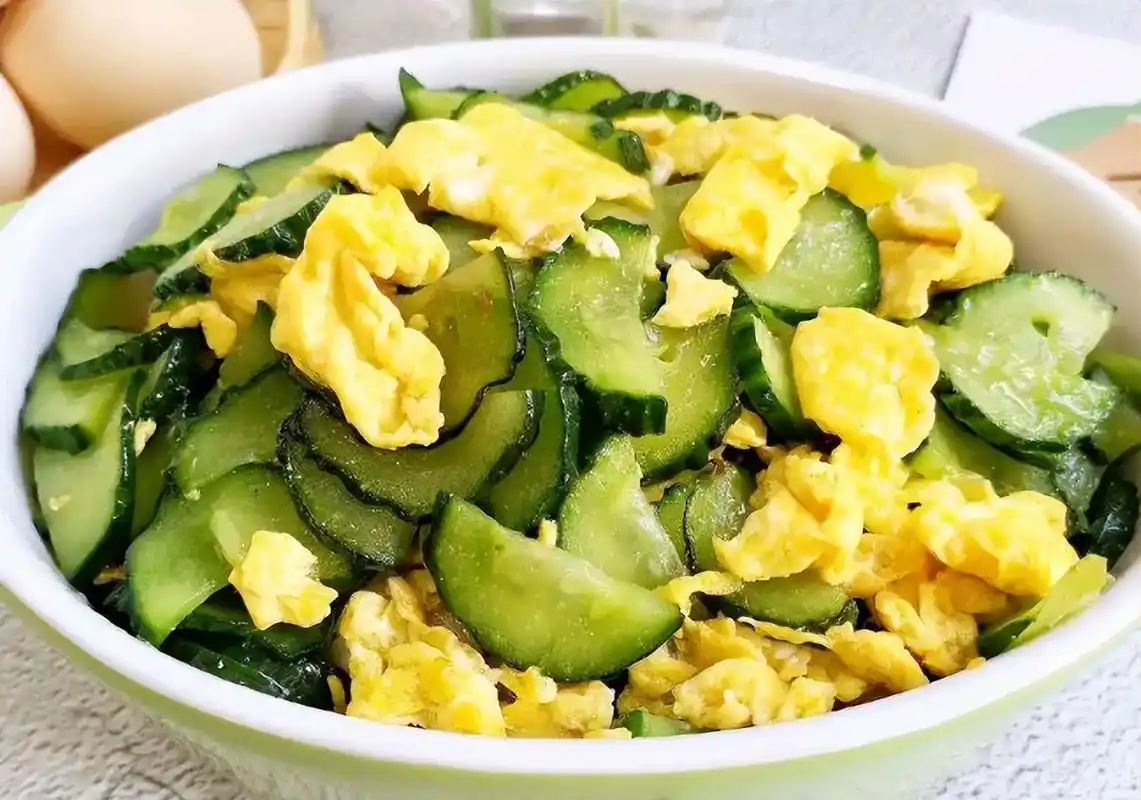 黄瓜炒鸡蛋的制作步骤(掌握2个翠绿鲜嫩的关键步骤)