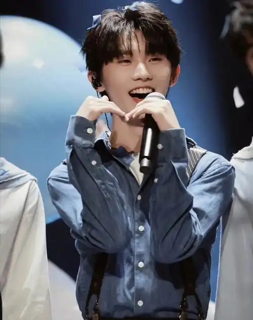 马嘉祺神图提前祝小马哥19岁生日快乐