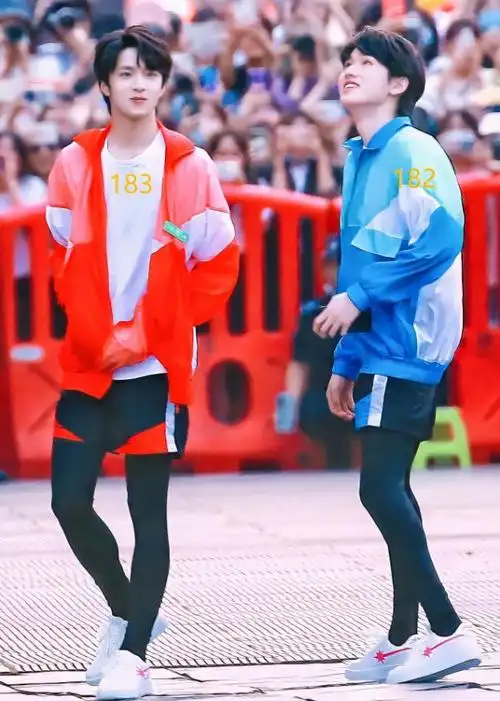 都说宋亚轩身高说谎,录制《快本》同框183刘耀文,差距很明显了