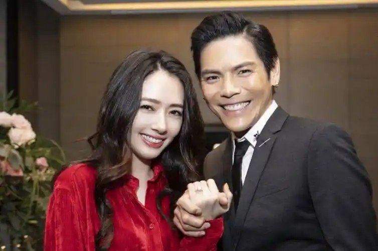 郭碧婷产女首露面,向太采访发言引争议,一胎刚满月又要生?