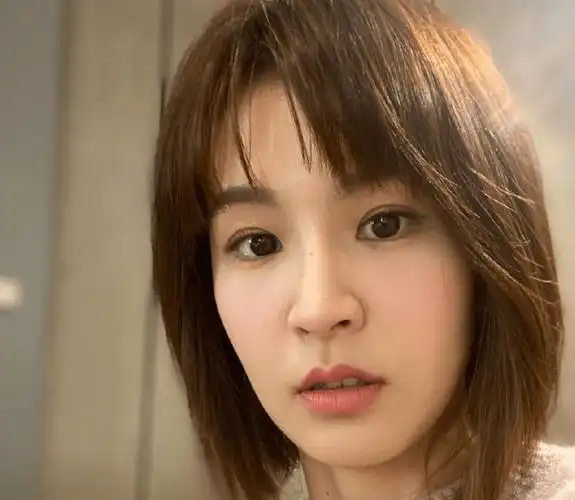 37岁曾沛慈宣布结婚与老公相识超10年男方曾因外貌引吐槽