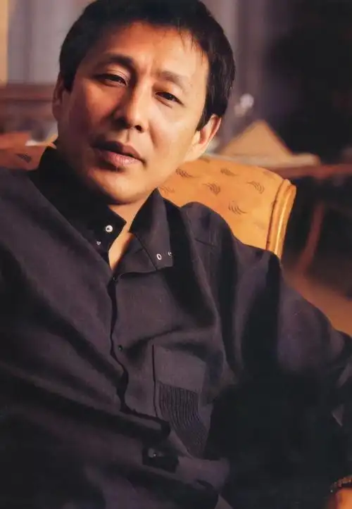 陈道明年轻时排演毕业大戏的吸血鬼造型也太绝了吧