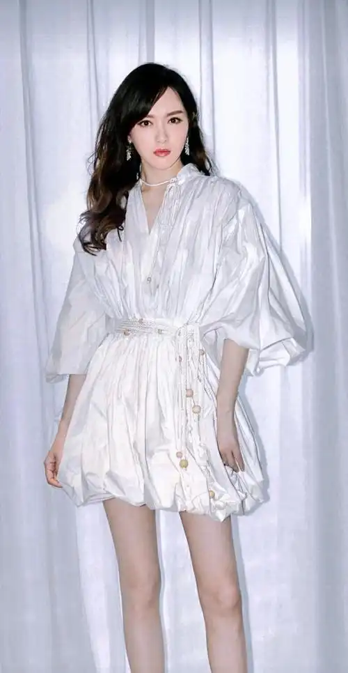 唐嫣的时尚裙装穿搭,气质出众