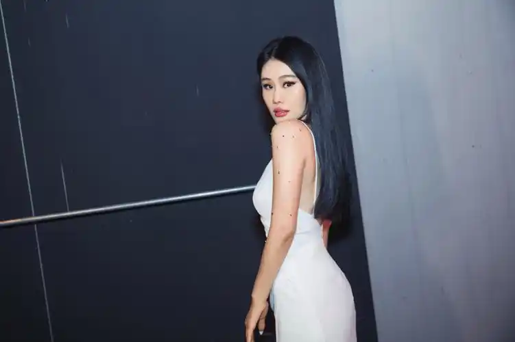 袁娅维身材火辣!