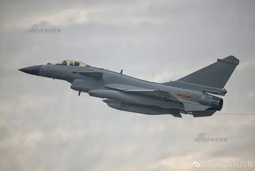 首飞已20年中国歼10系列战机批量高清照曝光