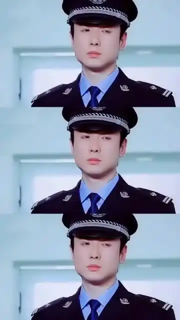 年轻的沈腾,就算披件破绿皮袄子也很帅啊!不愧为军艺校草