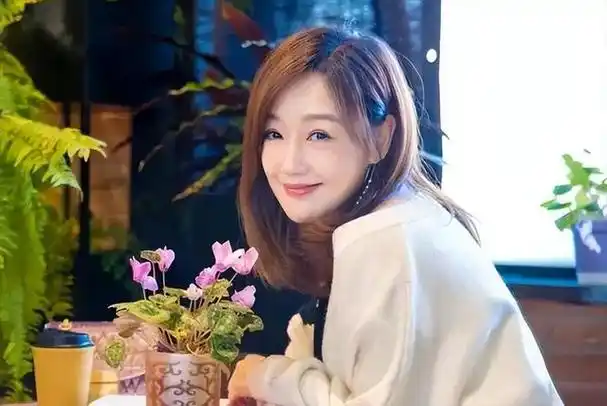 夫妻本是同林鸟这一次胡歌救了自己的妻子黄曦宁