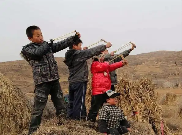 带60,70,80后找回童年的回忆,每一张照片都戳中泪点,还记得吗