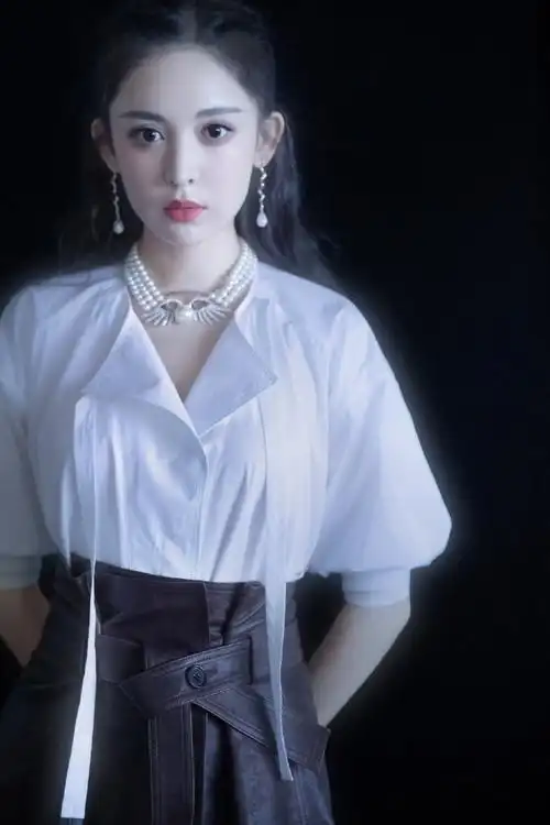 性感美女明星古力娜扎清纯写真图片