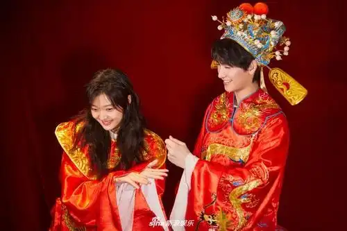 组图:黄俊捷孙千化身"财神"扫楼 和查杰玩你划我猜默契足