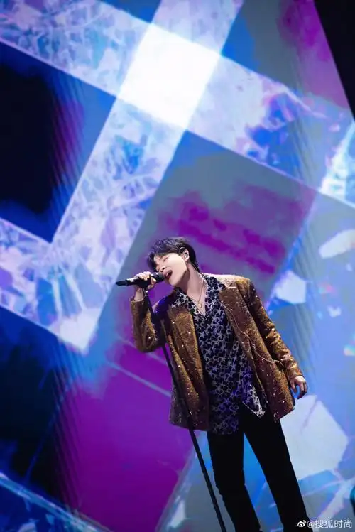 《星夜》这首歌舞台其实还不错啊,尤长靖@尤长靖发挥很稳定,他的声音