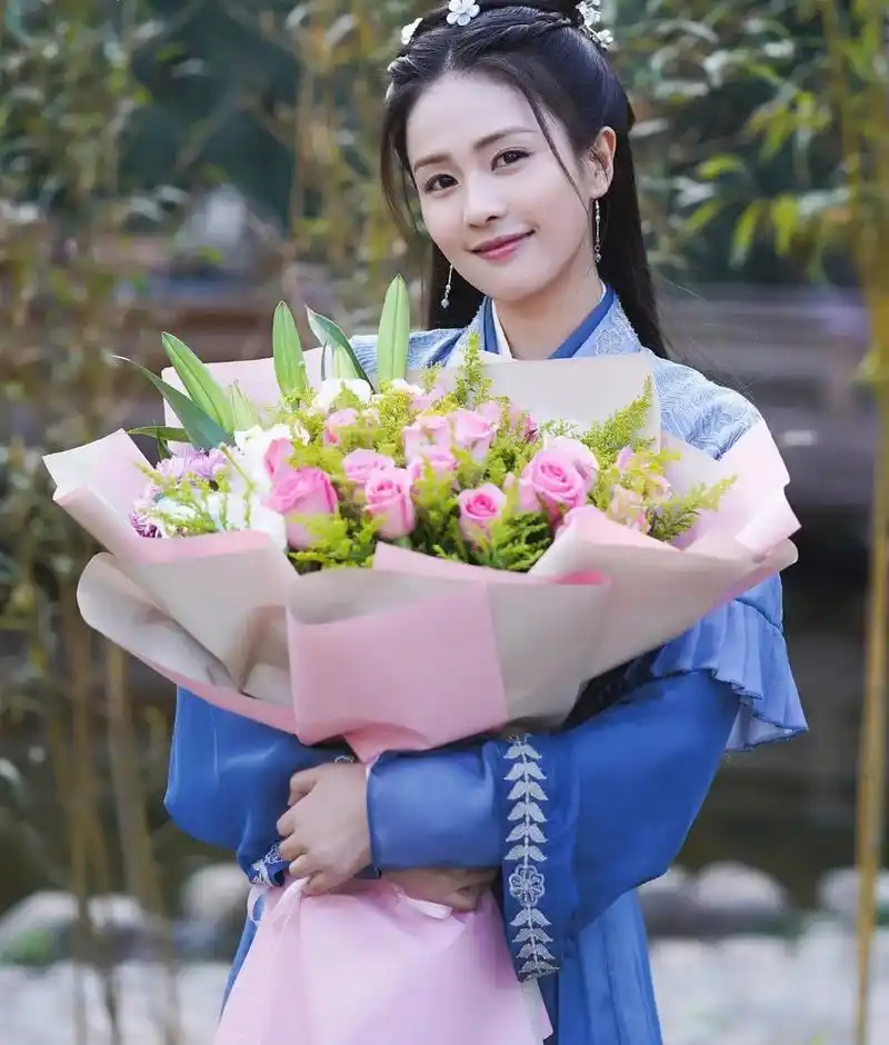 白鹿《白月梵星》借酒消愁戏路透# 白鹿《白月梵星》借酒消愁飙泪