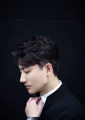 黄轩侧颜和喉结太好品了!隔着屏幕都被撩到!