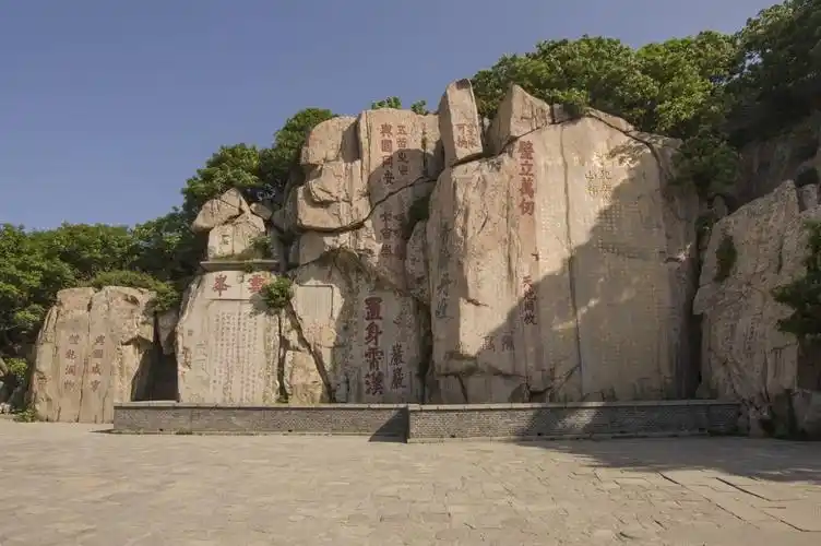 其它 赏泉城之水 登岱岳之巅 写美篇  泰山宏大的山体上留下了20余处