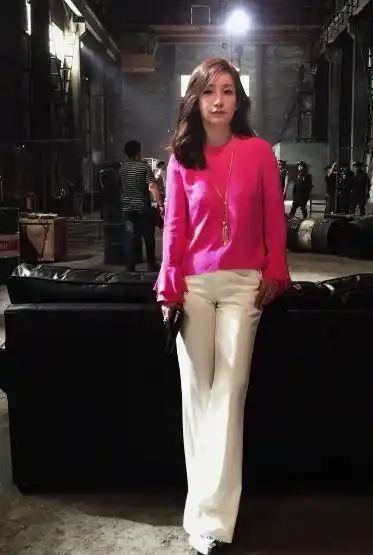 39岁秦海璐换了个发型一下嫩回20岁,网友直呼:认不出了!