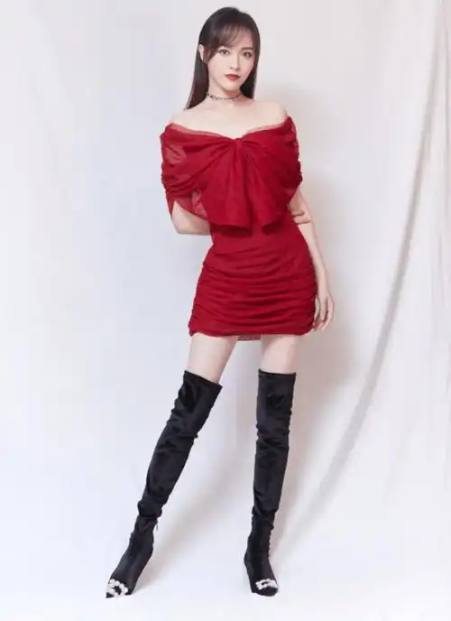 唐嫣综艺首秀,高开叉长裙顾盼生姿,身材绝美,大长腿又细又直_连衣裙