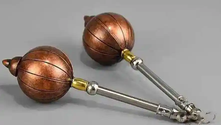 短柄重锤的破坏力极为恐怖,理论上来说这个武器是无法被格挡的,可以将