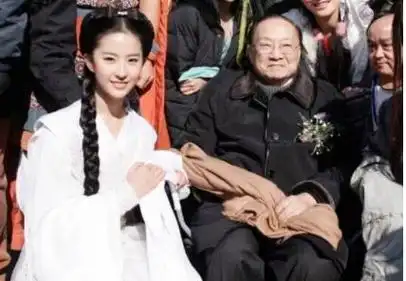 回顾33岁刘亦菲不再靠干爹如今淡然的神仙姐姐又回来了