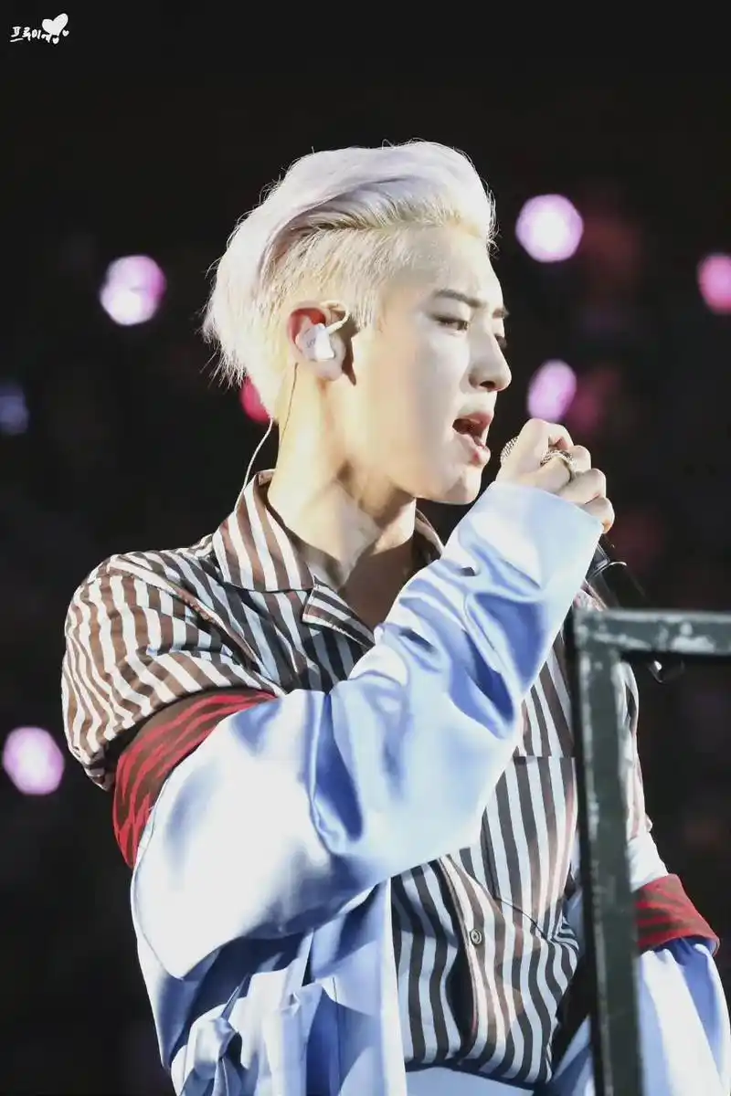 朴灿烈舞台神图 - 抖音