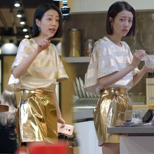 漂亮的李慧珍2017春新明星同款套装女李溪芮夏乔条纹上衣金色短裙