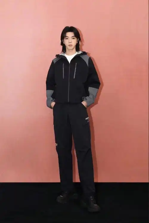 华晨宇狼尾挑染好绝