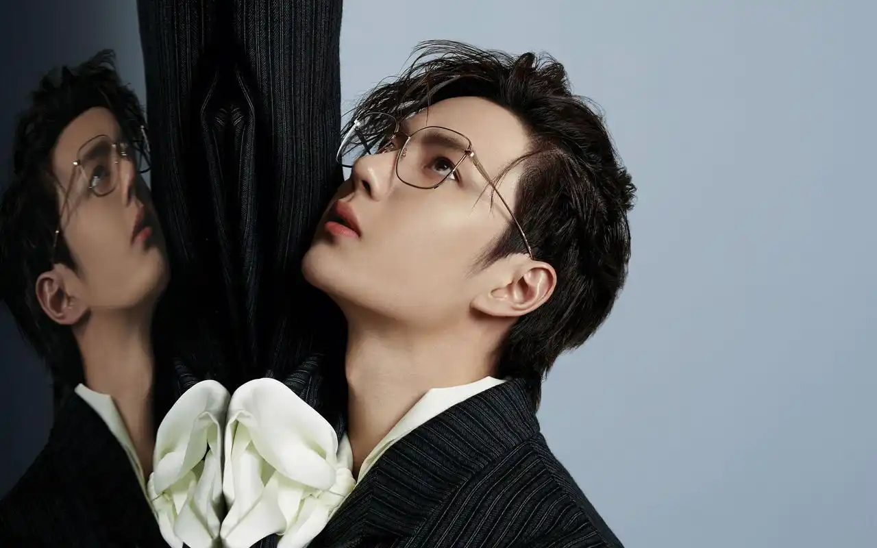 禁欲少年王一博帅气图片桌面壁纸