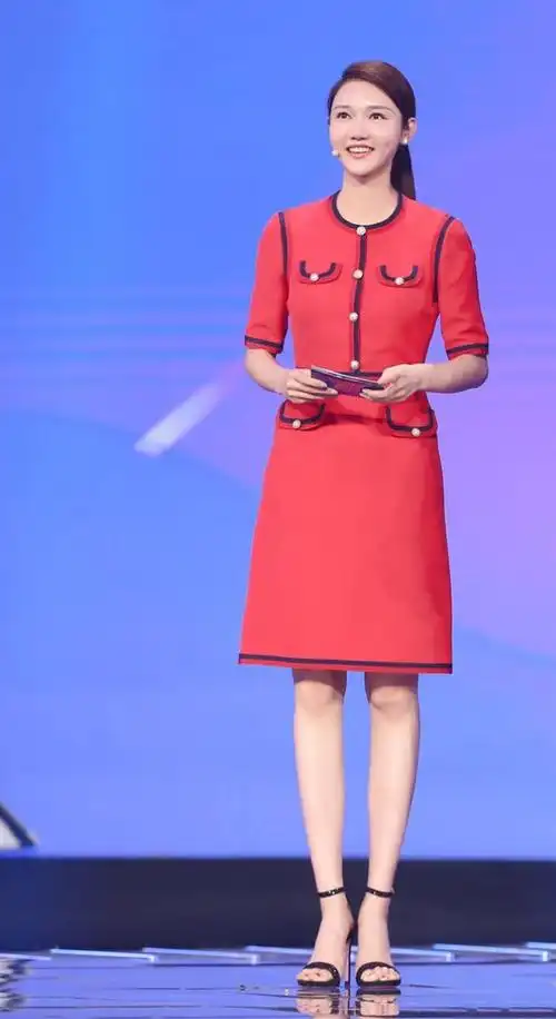 龙洋:从湖南小城到央视当家主持,始终努力前行,如今34岁仍单身