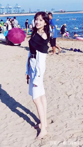 "纳兰嫣然"刘美彤身高168cm,腿长85cm,典型的大长腿瘦美人!