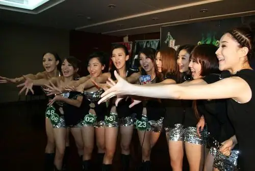 组图:青岛啤酒nba啦啦队选拔 马里昂现场飙舞