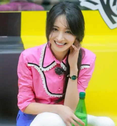 郑爽用笑容传递快乐快乐不是时有时无而是一种习惯