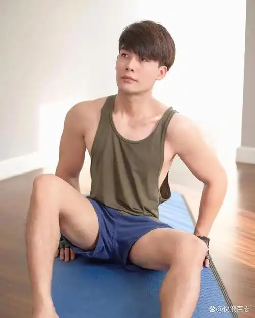 男生需要精致也需要精壮鲜肉型男苦练身材一身薄肌好撩人