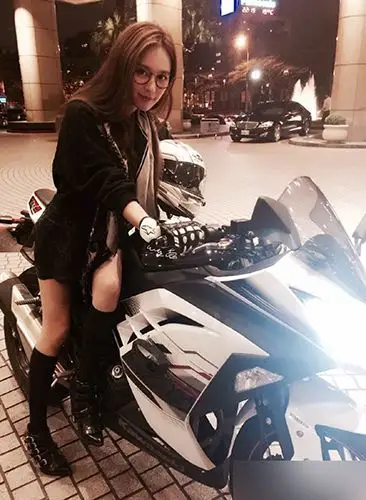 吴佳尼私房照(5 /17张)