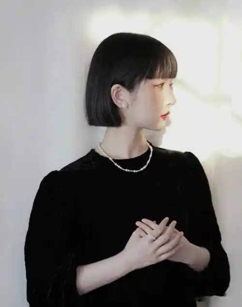 2022剪一款超a高级感十足的一刀切短发真的绝绝子