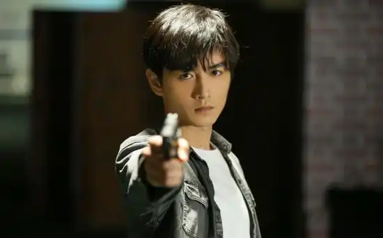 陈晓本色出演"90后"缉毒警察在片花中,金小天原本是一位派出所小警员