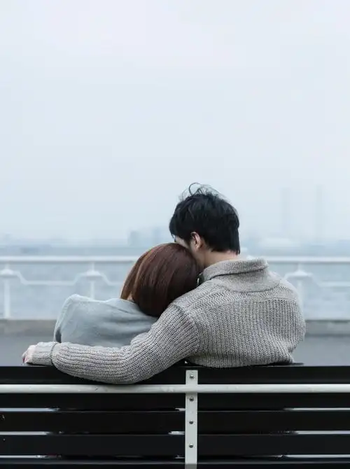 靠篱笆(女)[模型:布鲁]